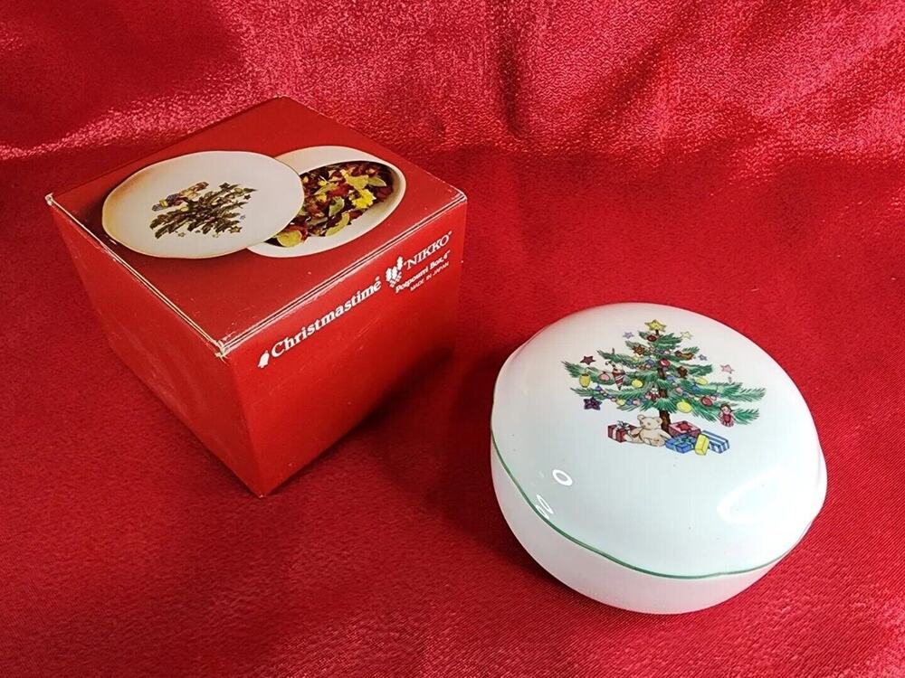 Nikko Christmastime Collection Porcelain Potpourri Box with Lid Vintage NIB